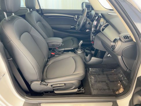 Used 2024 MINI Cooper 2-Door Hardtop image 34