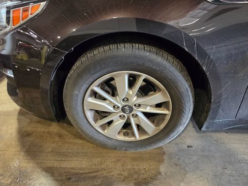Used 2018 Kia Optima LX FWD image 3