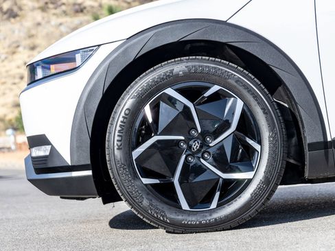 Used 2023 Hyundai Ioniq 5 SE RWD image 3