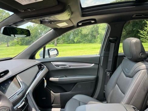 Certified 2025 Cadillac XT6 Luxury FWD image 15