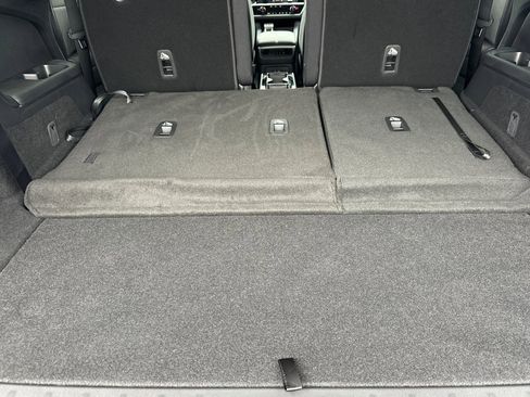 New 2025 Nissan Pathfinder SV w/ SV Premium Package image 19