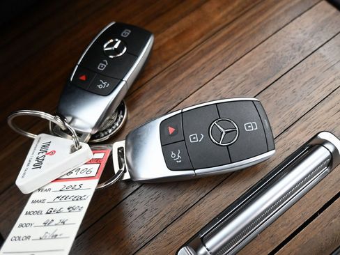 Used 2025 Mercedes-Benz GLE 450e 4MATIC w/ Winter Package image 13