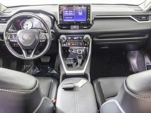 Used 2022 Toyota RAV4 XLE Premium image 24