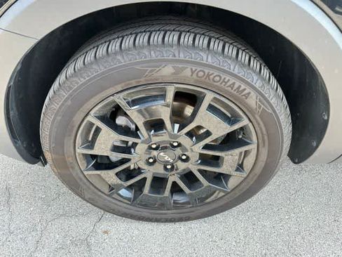 Used 2022 Kia Telluride SX w/ SX Prestige Package AWD/4WD image 3