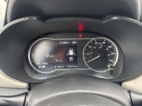 Used 2020 Nissan Versa SV image 20