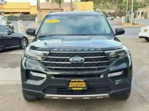Used 2022 Ford Explorer XLT w/ Equipment Group 202A RWD image 3
