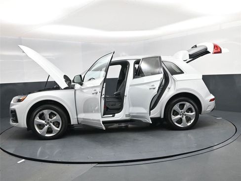 Used 2021 Audi Q5 Premium Plus w/ Premium Plus Package image 20