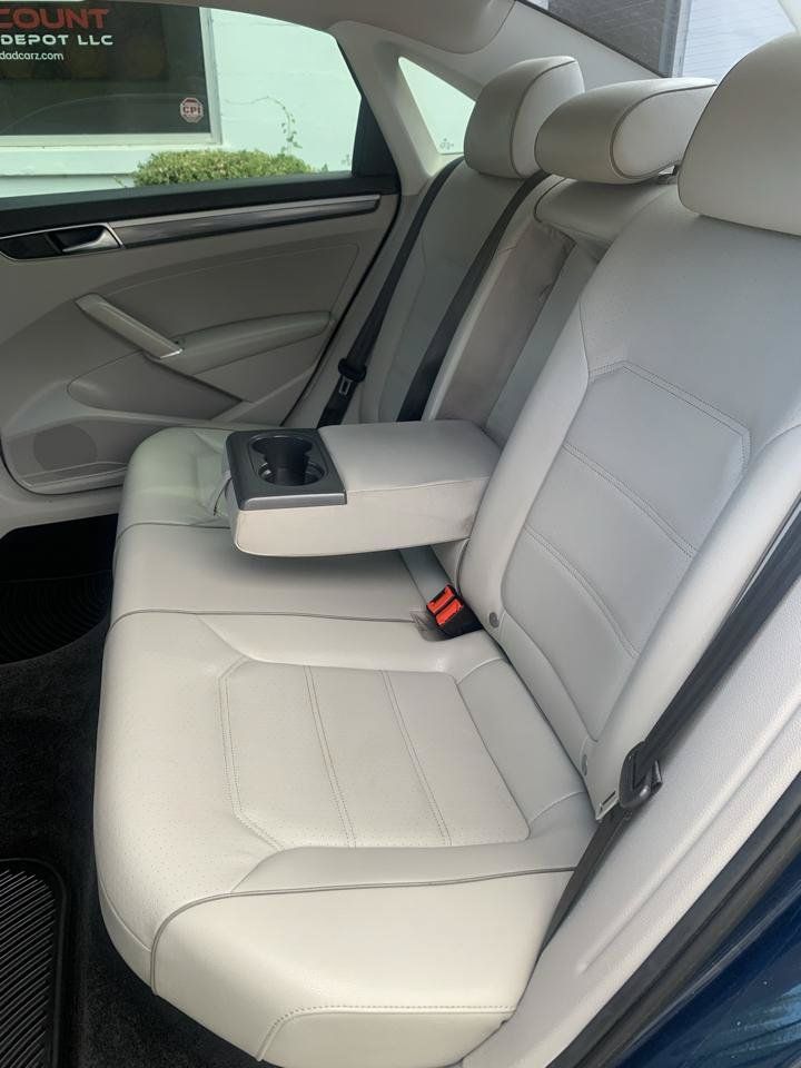 Used 2018 Volkswagen Passat 2.0T R-Line FWD image 8
