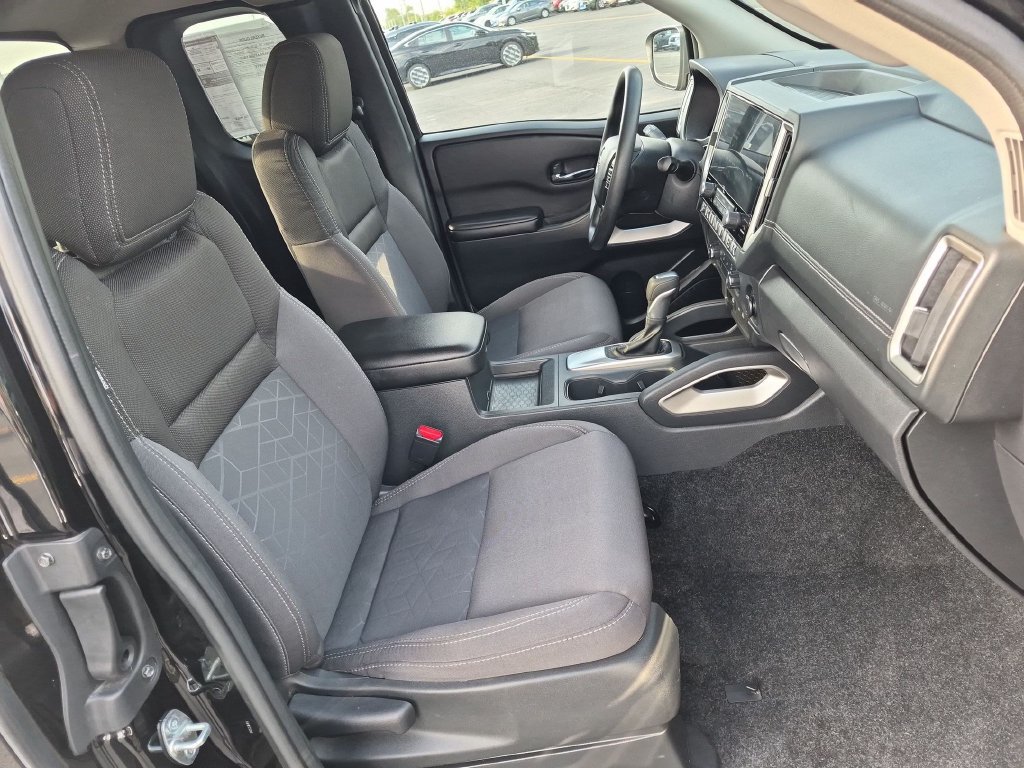 Used 2025 Nissan Frontier SV RWD image 25