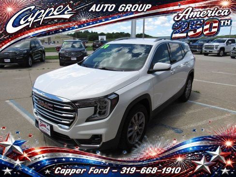 Used 2024 GMC Terrain SLT AWD/4WD image 1