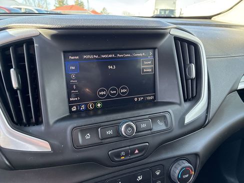 Used 2022 GMC Terrain SLE image 15