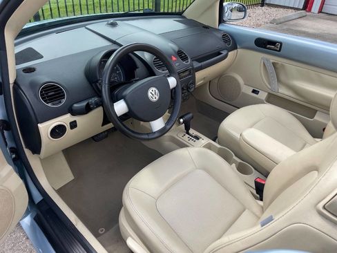 Used 2010 Volkswagen Beetle Convertible image 17