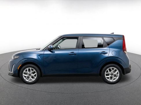 Used 2025 Kia Soul LX w/ LX Technology Package FWD image 3