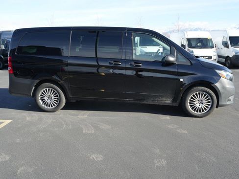 Used 2023 Mercedes-Benz Metris Passenger image 5