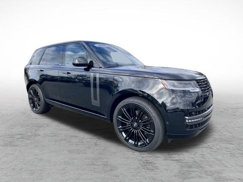 Certified 2025 Land Rover Range Rover SE image 3