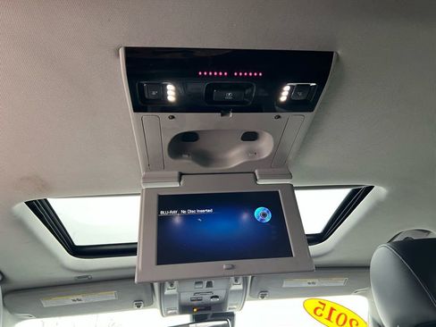 Used 2015 Cadillac Escalade Premium image 24