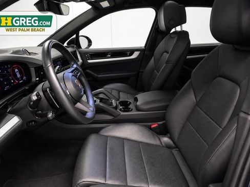Used 2024 Porsche Cayenne AWD/4WD image 10