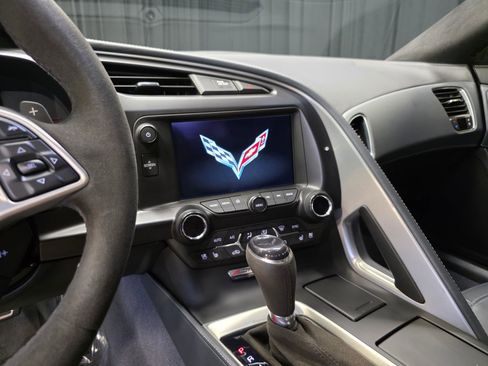 Used 2016 Chevrolet Corvette Z06 w/ 3LZ Preferred Equipment Group image 25