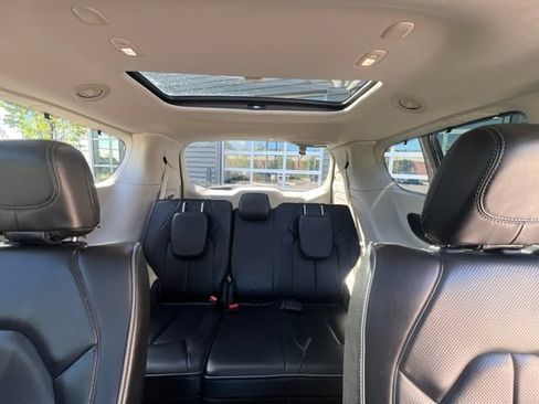 Used 2019 Chrysler Pacifica Limited FWD image 19