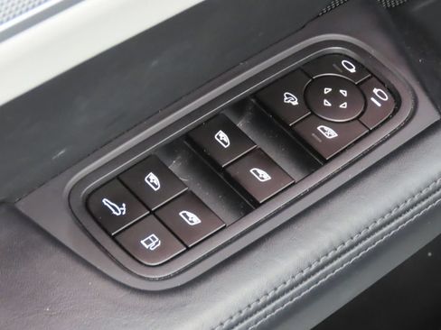 Certified 2025 Porsche Cayenne E-Hybrid AWD/4WD image 39