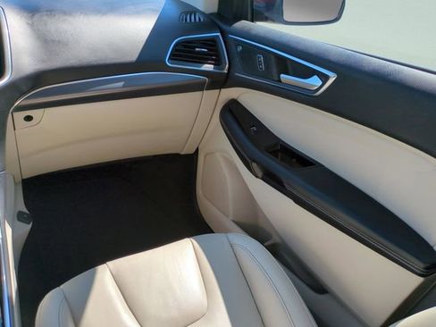 Used 2020 Ford Edge Titanium image 16