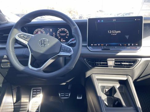 New 2026 Volkswagen Tiguan SE R-Line FWD image 14
