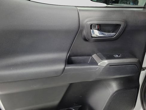 Certified 2019 Toyota Tacoma TRD Off-Road image 11