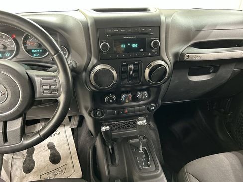 Used 2014 Jeep Wrangler Unlimited Sport w/ Quick Order Package 24S AWD/4WD image 17