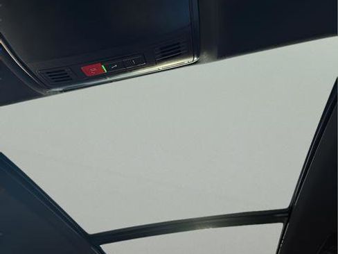 Used 2022 Volkswagen Tiguan SE R-Line image 23