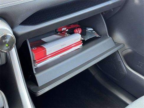 Used 2022 Toyota RAV4 XLE image 33