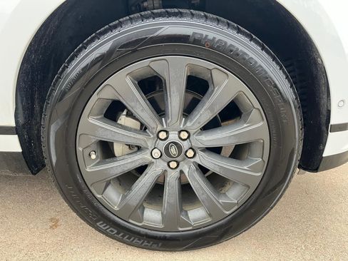 Used 2019 Land Rover Range Rover Velar R-Dynamic SE image 12