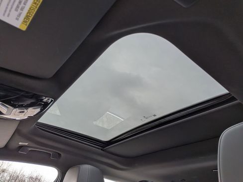 Used 2024 BMW 530i xDrive w/ Premium Package image 23