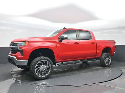 Used 2022 Chevrolet Silverado 1500 LT image 2