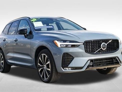 Used 2023 Volvo XC60 B5 Plus w/ Protection Package Premier image 3