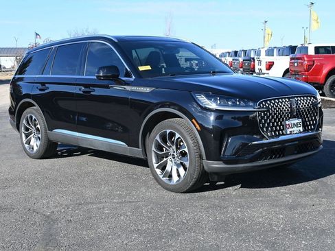 Used 2025 Lincoln Aviator Reserve w/ Illumination Package image 3