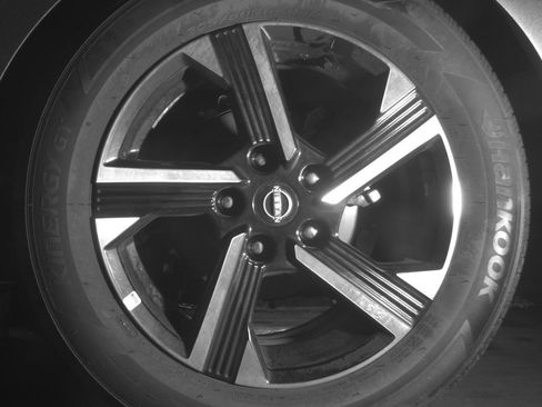 Used 2025 Nissan Sentra SV FWD image 14