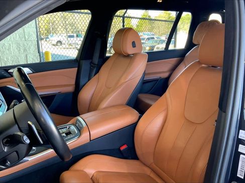 Used 2022 BMW X7 xDrive40i w/ M Sport Package image 8