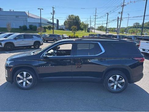 Used 2023 Chevrolet Traverse LT w/ LT Premium Package AWD/4WD image 15