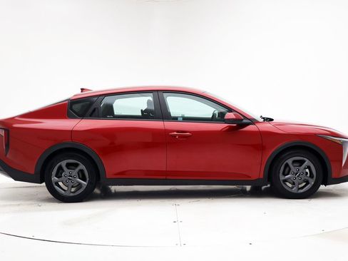 Used 2025 Kia K4 FWD image 3