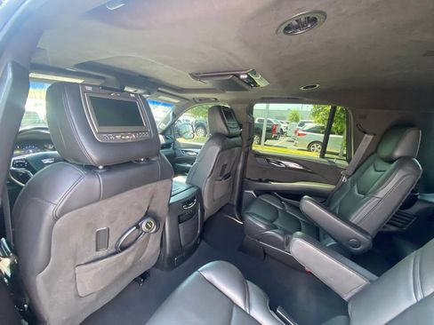 Used 2019 Cadillac Escalade Platinum AWD/4WD image 22