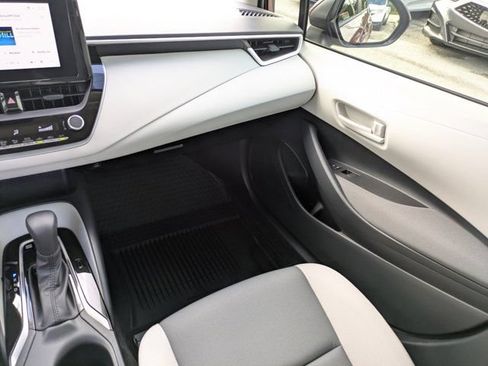 Used 2026 Toyota Corolla LE FWD image 17