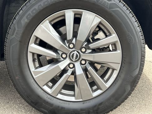 Used 2023 Nissan Pathfinder SV image 14