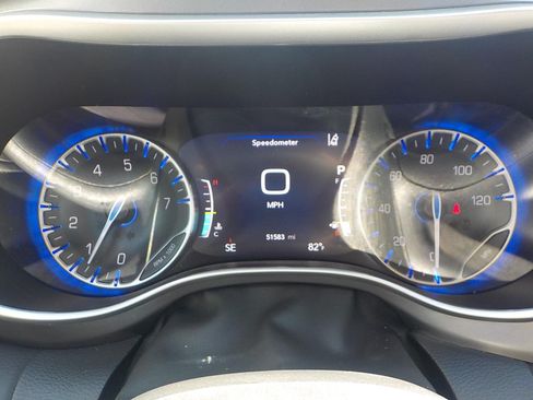 Used 2024 Chrysler Pacifica Touring-L FWD image 10