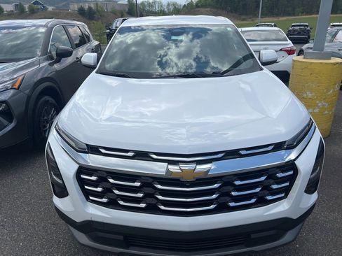 Used 2025 Chevrolet Equinox LT AWD/4WD image 6