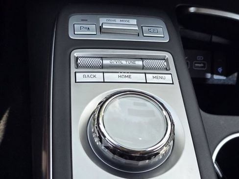 Used 2024 Genesis GV70 2.5T w/ Select Package AWD/4WD image 32