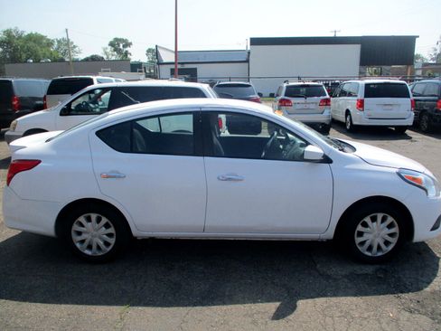 Used 2018 Nissan Versa SV image 2