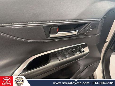 Certified 2024 Toyota Venza XLE AWD/4WD image 12