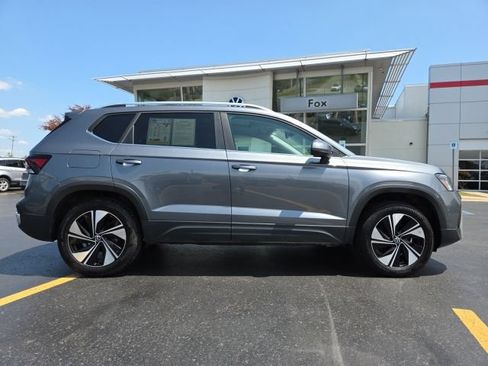 Used 2026 Volkswagen Taos SE w/ Panoramic Sunroof Package AWD/4WD image 9