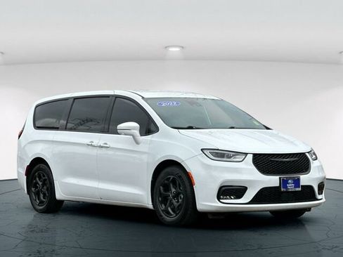Used 2022 Chrysler Pacifica Touring-L w/ Uconnect Theater Family Group FWD image 8