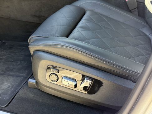 Used 2025 BMW X5 xDrive50e w/ Premium Package image 16